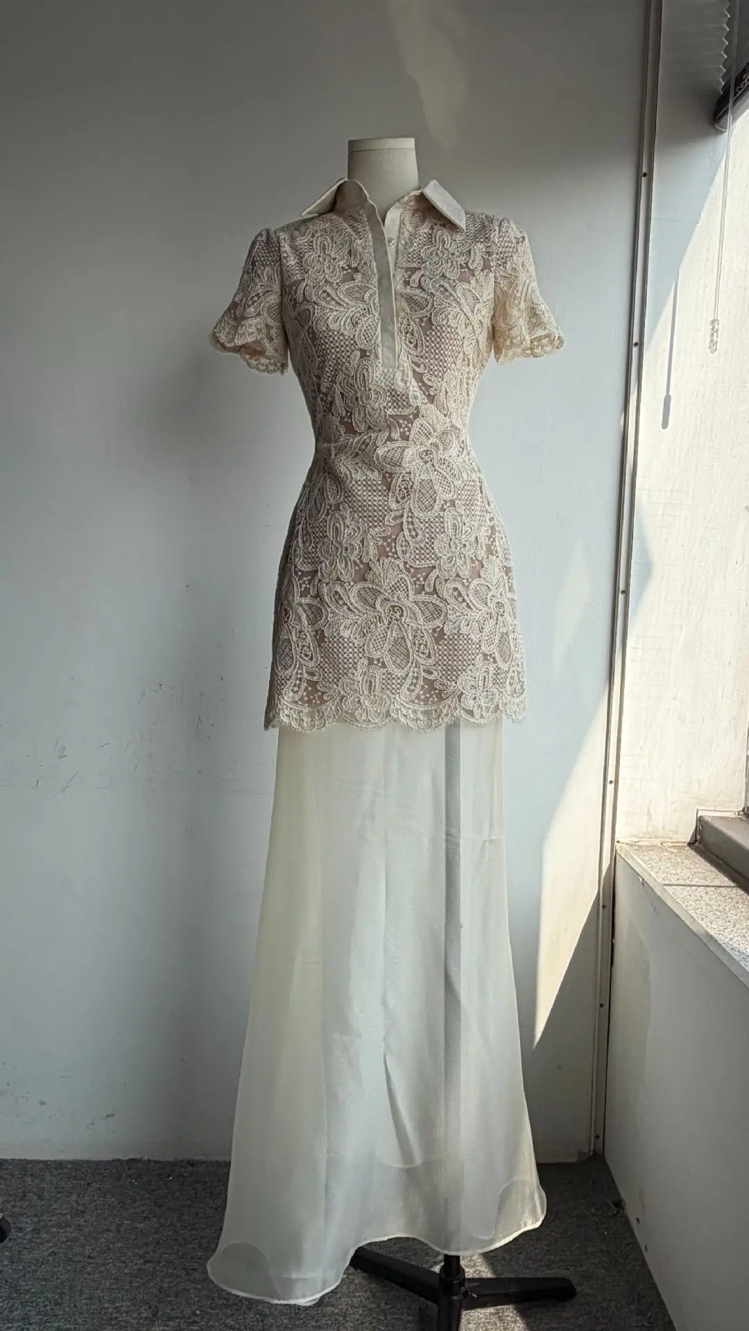 Vestido Vintage de Renda Flora - Resort Shirt Floral avaliação e preço
